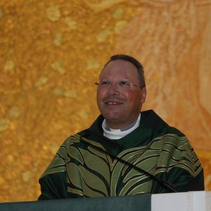 “Os santos Francisco e Jacinta Marto tornaram-se transparência de Jesus Cristo”, considera reitor do Santuário